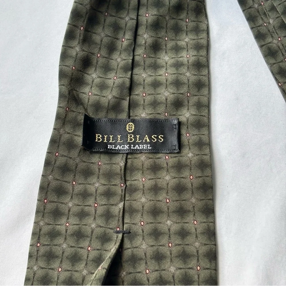 Bill Blass Silk Green Geometric Pattern Tie